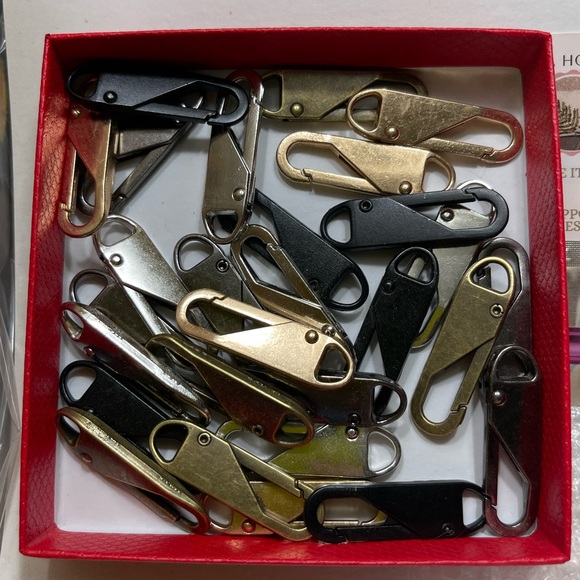 Live Saturday November 29th @ 6pm est CRAZY FLASH SALES! INVENTORY CLEAR OUT! 🛍️ - Picture 15 of 16